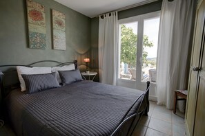 Villa | 4 bedrooms, individually furnished, iron/ironing board, bed sheets - Stylish Family Villa in Felines (Boutenac)