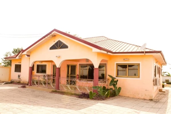 Front of property - Kwamo Executive Lodge Annex KEL ANNEX (Ejisu)