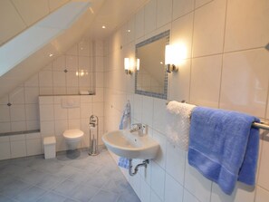 Apartment | Bathroom - Cushy Apartment in Pltscheid With Garden (Plütscheid)