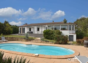 Pool - Villa in Malves Near Carcassonne Pool (Malves-en-Minervois)