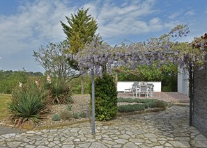 Villa | Balcony - Villa in Malves Near Carcassonne Pool (Malves-en-Minervois)