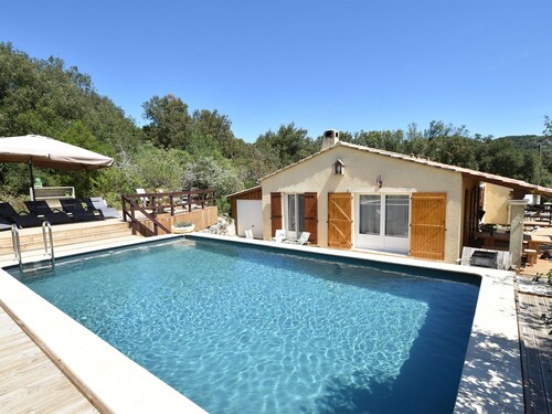 Quaint Villa in Saint-andré-de-roquepertuis With Pool
