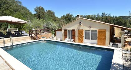 Quaint Villa in Saint-andré-de-roquepertuis With Pool