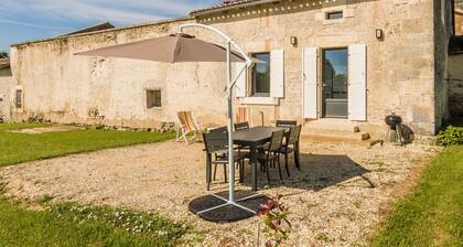 Charming Holiday Home in Aquitaine With Swimming Pool