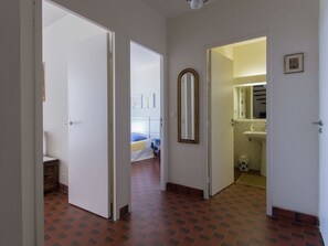 3 bedrooms, individually furnished, bed sheets - Luxurious Holiday Home in Mandelieu-la-napoule With Pool (Mandelieu-La-Napoule)