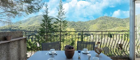 Villa | Balcony