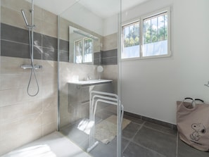 Villa | Bathroom - Lovely Country House With Private Pool (Vieussan)