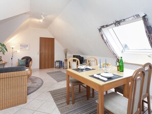 Apartment | Dining - Delightful Apartment in Bad Zwesten (Bad Zwesten)