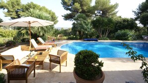 Outdoor pool - Amazing Villa in Saint Paul de Vence With Private Pool (Saint-Paul-de-Vence)