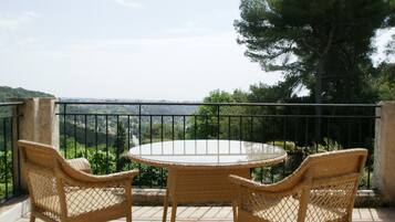 Villa | Balcony