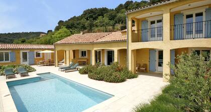Chic Villa With in Roquebrun Swimming Pool