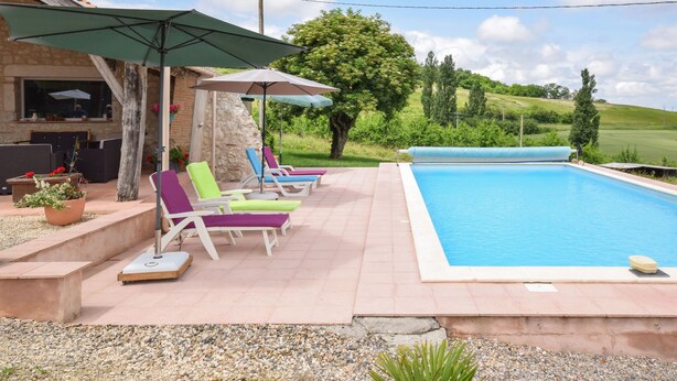 Outdoor pool - Spacious Villa With Large Terraces and Private Pool, set in Rural Surroundings (Castelmoron-sur-Lot)