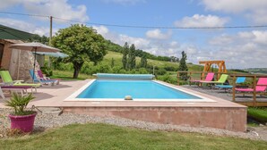 Outdoor pool - Spacious Villa With Large Terraces and Private Pool, set in Rural Surroundings (Castelmoron-sur-Lot)