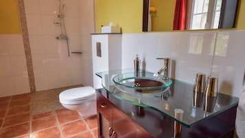 Rumah | Kamar mandi | Shower dan handuk
