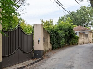 Reception - Serene Holiday Home in Carpentras With Private Swimming Pool (Carpentras)