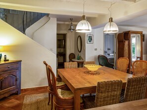 Dining - Serene Holiday Home in Carpentras With Private Swimming Pool (Carpentras)