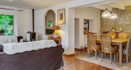 Serene Holiday Home in Carpentras With Private Swimming Pool