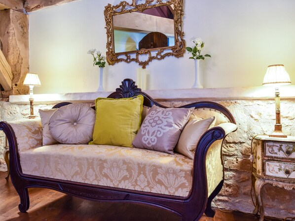 Living room - Holiday Home in Charente With Pool (La Foret-de-Tesse)