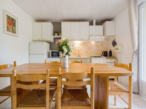 House | Dining - Peaceful Poolside Retreat (Les Salelles)