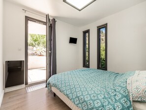 Villa | 2 bedrooms, individually furnished - Elegant Villa With Private Pool (Les Vans)