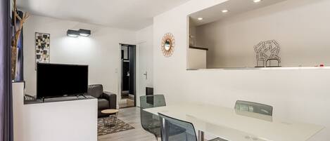 تناول الطعام