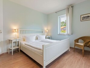 House | 2 bedrooms, individually furnished - Holiday Home in Zierow Near Baltic Sea Beach (Zierow)