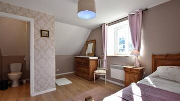 House | 2 bilik tidur, dilengkapkan perabot secara berasingan, cadar katil