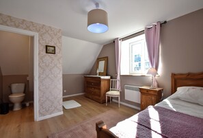 2 bedrooms, individually furnished, bed sheets - Holiday Home Near Mont Saint-michel (La Barre-de-Semilly)