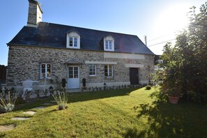 Exterior - Holiday Home Near Mont Saint-michel (La Barre-de-Semilly)