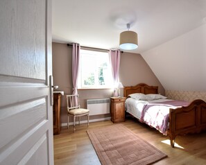 House | 2 bedrooms, individually furnished, bed sheets