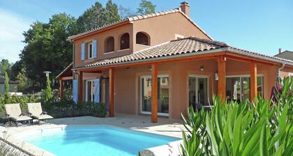 Modern Villa in Vallon-pont-d'arc With Swimming Pool