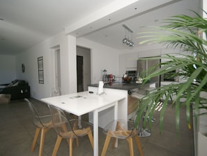 Dining - Villa With Private Swimming Pool, Trampoline, Côte D'azur (Mandelieu-La-Napoule)