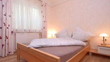 Apartment | 2 bedrooms, individually furnished, bed sheets