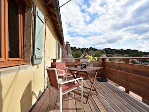 House | Balcony - Cozy Holiday Home in Joncy With Valley View (Joncy)