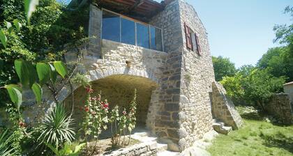 Hilltop Stay Near Beaulieu
