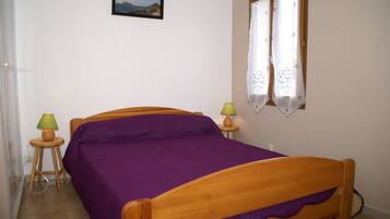 Rumah | 1 kamar tidur dan dilengkapi dengan perabotan berbeda-beda