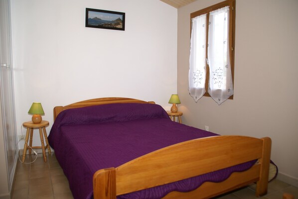 House | 1 bedroom, individually furnished