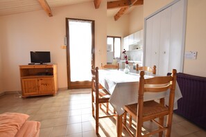 Dining - Holiday Home in Lablachere With Pool (Lablachere)