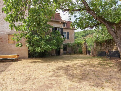 Country House in Cenevieres by River Lot