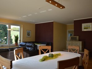 House | Dining - Comfortable Holiday Home in Quiet (Balesfeld)