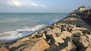Exterior - Beautiful, Renovated Cottage With Garden 500 Meters From the Beach (Agon-Coutainville)