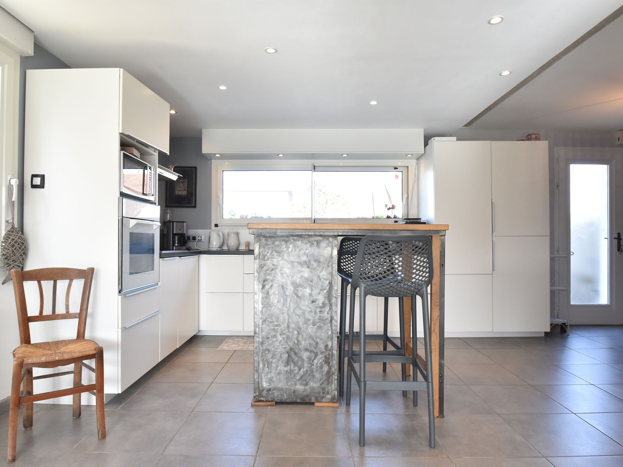 House | Private kitchen | Fridge, microwave, oven, dishwasher