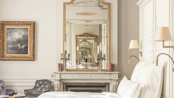 La Suite Foch | Free minibar, in-room safe, soundproofing, iron/ironing board