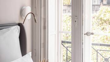 Kamer | Een gratis minibar, een kluis op de kamer, geluiddichte muren