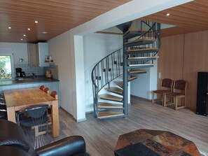 House | Living room - Holiday Home in Schwarzhausen Near Forest (Waltershausen)