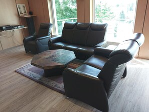 House | Living room - Holiday Home in Schwarzhausen Near Forest (Waltershausen)