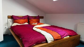 4 bedrooms, iron/ironing board