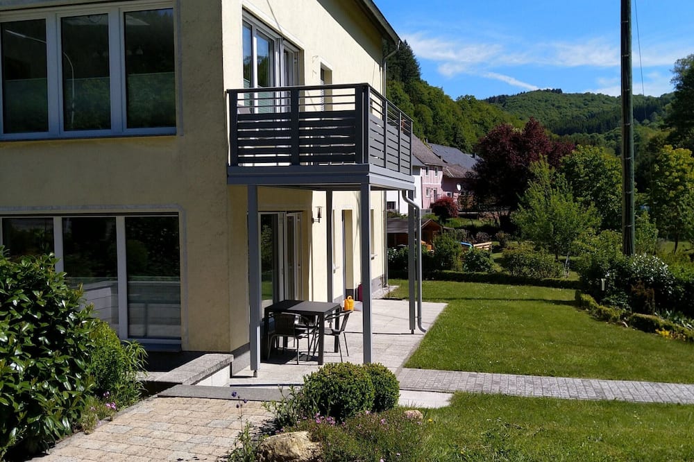 Apartment With Terrace and View - Horath