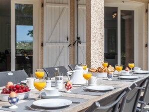 Dining - Luxurious Villa With Private Swimming Pool and Beautiful View of Minervois (Oupia)