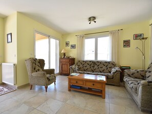 Villa | Living room | DVD player - Spacious Villa Near Villemoustaussou With Pool (Villemoustaussou)